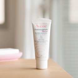 AVENE كريم النهار بعامل حماية من الشمس 30 خفيف ملطف 40 مل AVENE كريم النهار بعامل حماية من الشمس 30 خفيف ملطف 40 مل